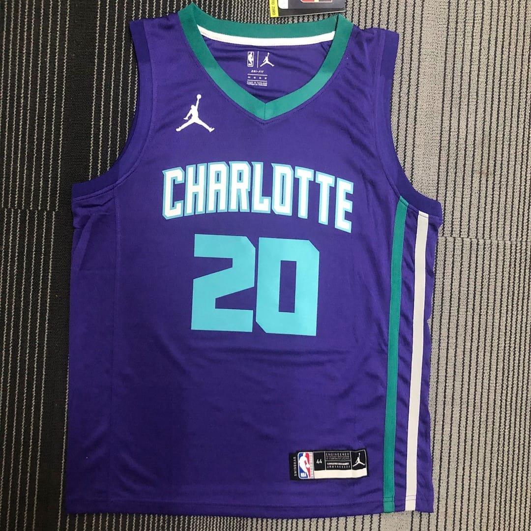 Hornets Morado